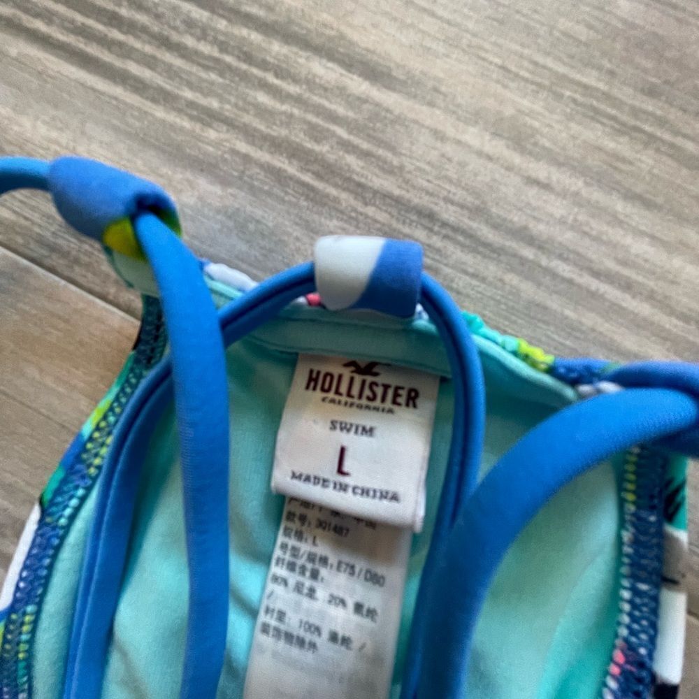 Hollister blue floral bikini top size L - Picture 4 of 4